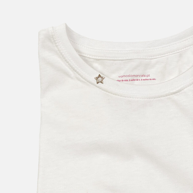 T-shirt 100% algodão com apliques