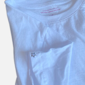 tshirt_2_estBásico: T-shirt com aplique 100% algodãoela_mangas_3