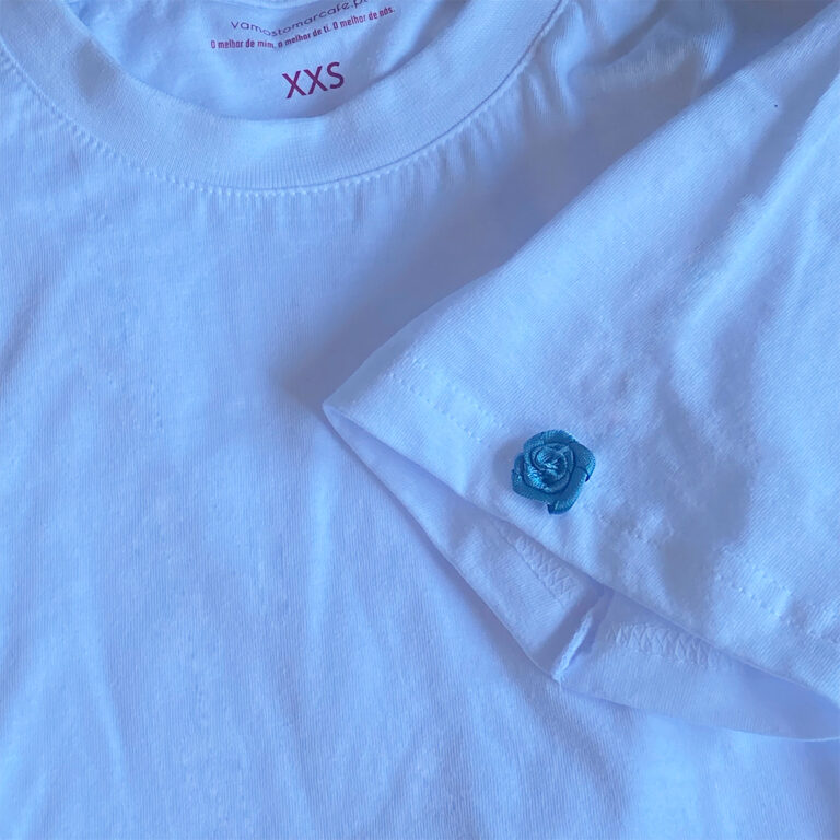 Básico: T-shirt com aplique 100% algodão
